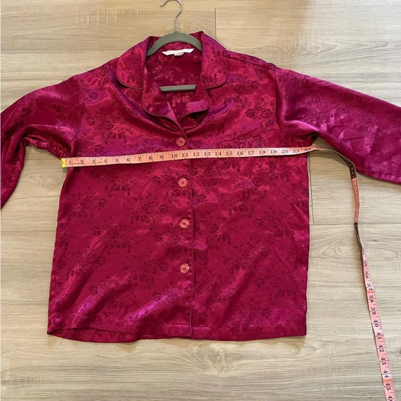 Victoria’s Secret fuchsia satin long sleeve floral button up pajama top small - Picture 9 of 10
